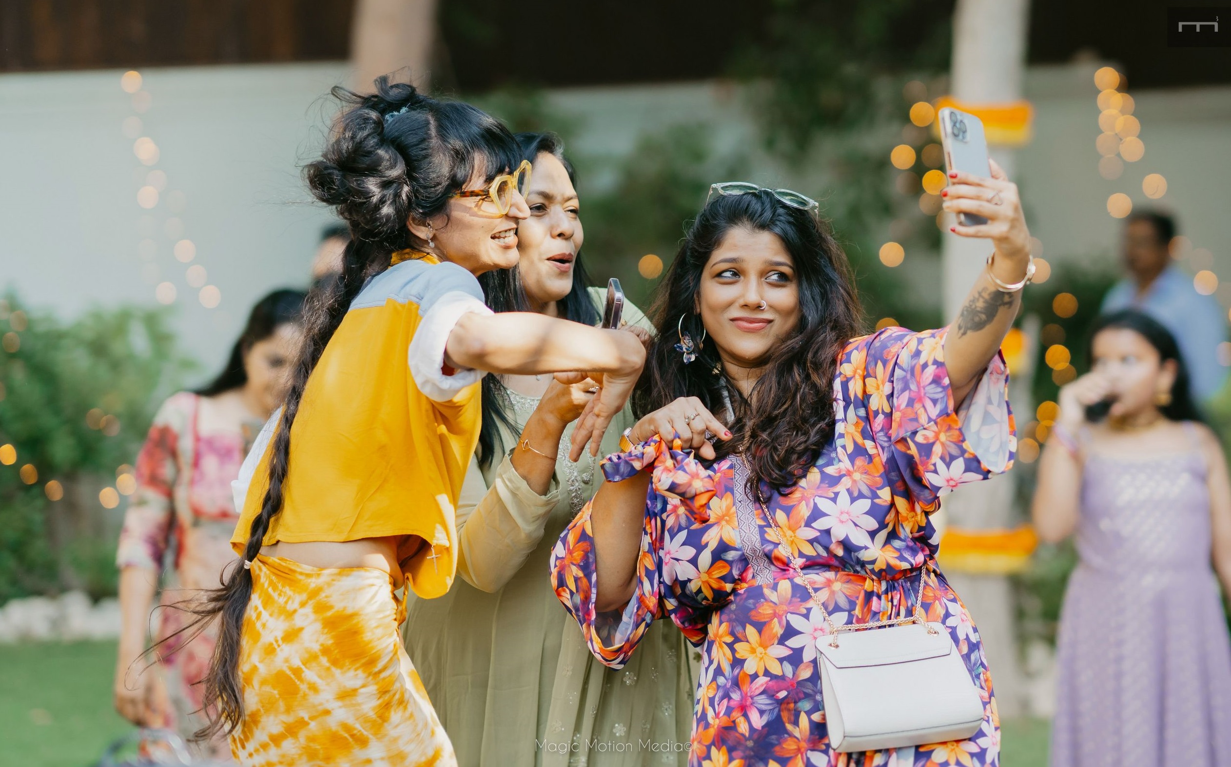 Would you attempt a pose like this with your bridesmaids?! Tag them and let  them know. 😊 Shot by @… | Bride photos poses, Indian wedding poses, Funny  wedding poses